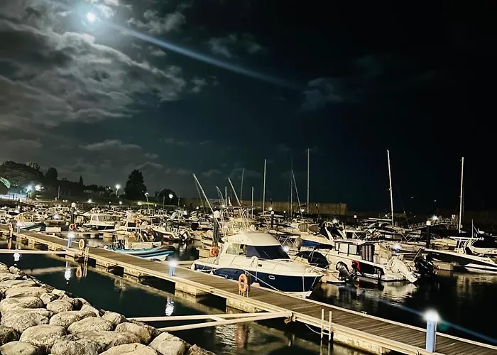 Serenity - Relax, Unwind & Feel At *